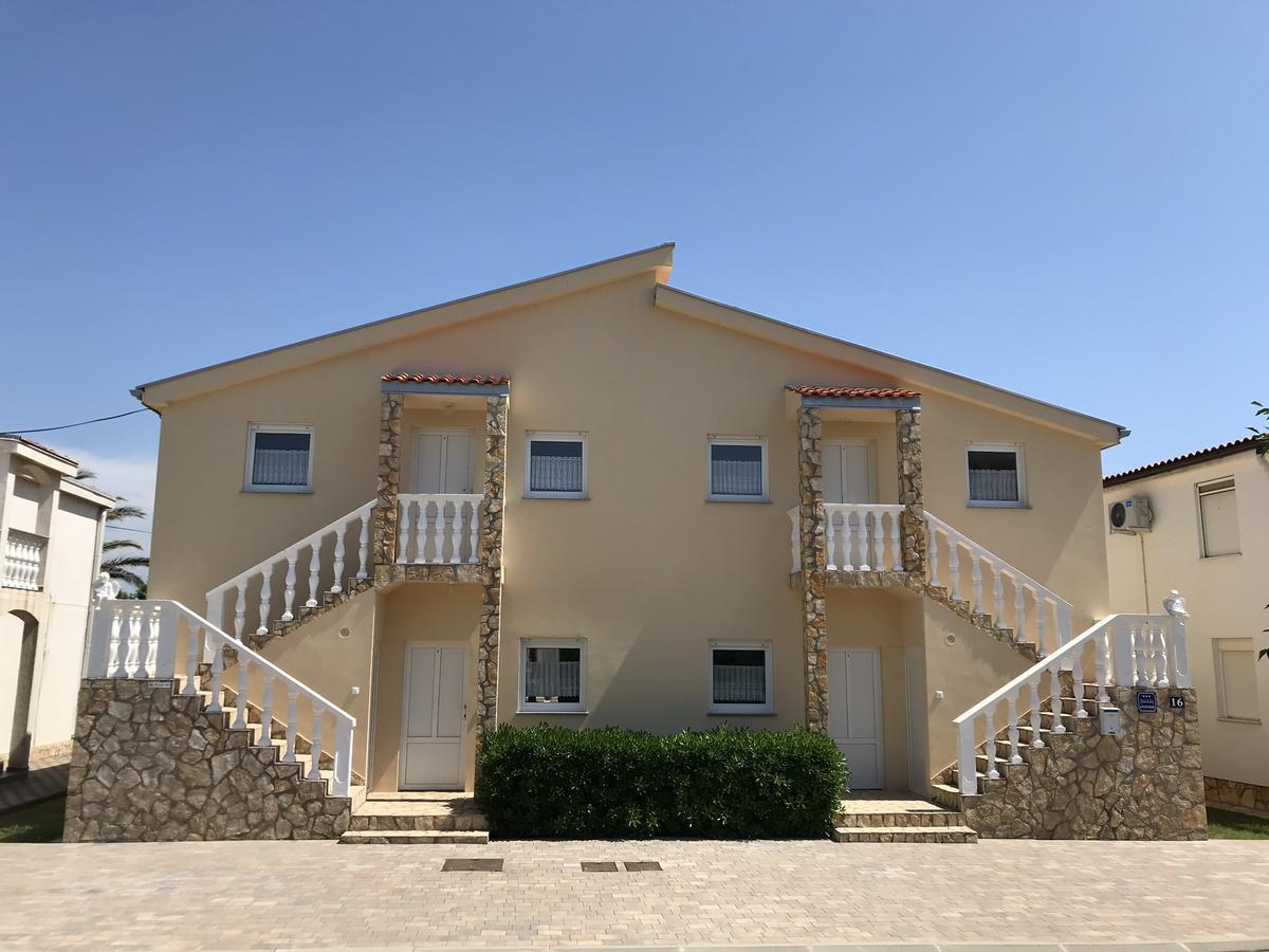 Apartments Villa Engeli Vir Exteriör bild