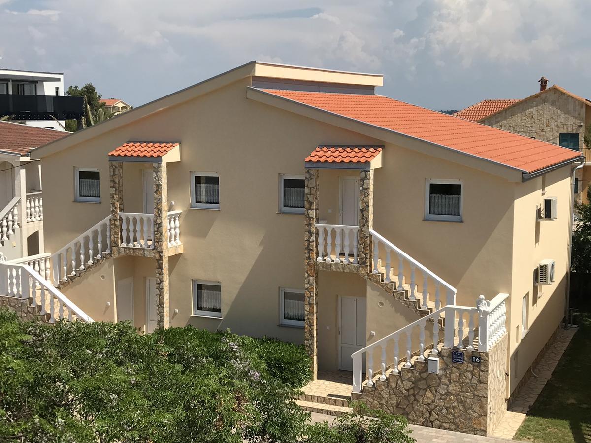 Apartments Villa Engeli Vir Exteriör bild