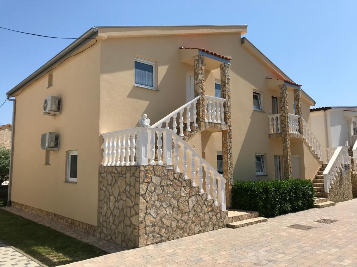 Apartments Villa Engeli Vir Exteriör bild